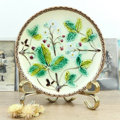 Assiette à dessert Ancienne 19e siècle fraises des bois fleurs et fruits décor en relief N3