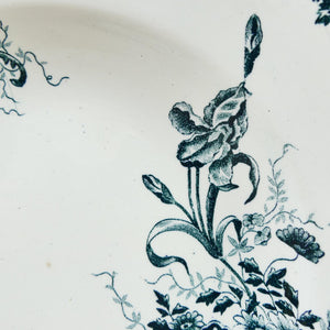 Assiette à soupe française Amandinoise décor rocaille Louis XV fleurs et papillon N2