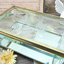 Charger l&#39;image dans la galerie, Boîte à bijoux en verre biseauté et laiton année 1950