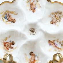 Charger l&#39;image dans la galerie, Assiette à huîtres Limoges 19e siècle avec Anges et Chérubins décor en dorures N1