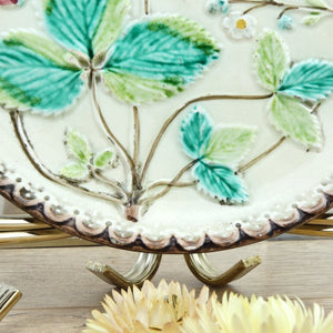 Assiette à dessert ancienne 19e siècle fraises des bois fleurs et fruits décor en relief N1