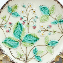 Charger l&#39;image dans la galerie, Assiette à dessert ancienne 19e siècle fraises des bois fleurs et fruits décor en relief N1