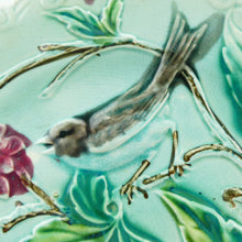 Charger l&#39;image dans la galerie, Assiette à dessert française 19e siècle oiseaux et fruits décor en relief