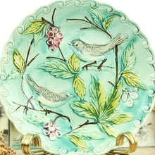 Charger l&#39;image dans la galerie, Assiette ancienne à dessert française 19e siècle oiseaux et fruits décor en relief N1