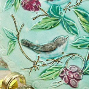 Assiette à dessert française 19e siècle oiseaux et fruits décor en relief
