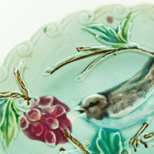 Charger l&#39;image dans la galerie, Assiette à dessert française 19e siècle oiseaux et fruits décor en relief