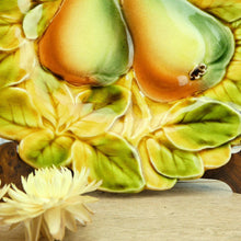 Charger l&#39;image dans la galerie, Assiette à dessert Sarreguemines 1900 décor poires barbotine française