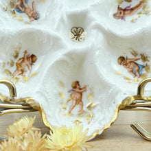 Charger l&#39;image dans la galerie, Assiette à huîtres Limoges 19e siècle avec Anges et Chérubins décor en dorures N2