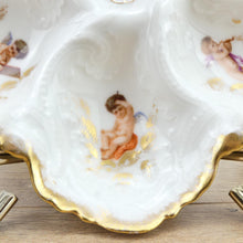 Charger l&#39;image dans la galerie, Assiette à huîtres Limoges 19e siècle avec Anges et Chérubins décor en dorures N4