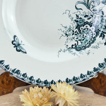 Charger l&#39;image dans la galerie, Assiette creuse française, assiette à soupe décor rocaille Louis XV fleurs et papillon N4