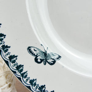 Assiette à soupe française Amandinoise décor rocaille Louis XV fleurs et papillon N3