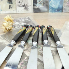 Charger l&#39;image dans la galerie, Anciens couteaux à dessert libanais Haddad 1960