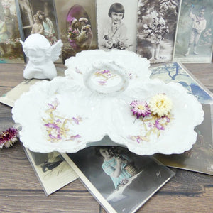 Grand plat de service en porcelaine blanche décor de fleurs