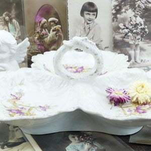 Grand plat de service en porcelaine blanche décor de fleurs