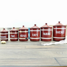 Charger l&#39;image dans la galerie, Ensemble de pots anciens à épices de cuisine en tôle émaillée rouge