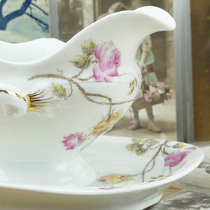 Grande saucière française en porcelaine blanche avec décor de fleurs roses