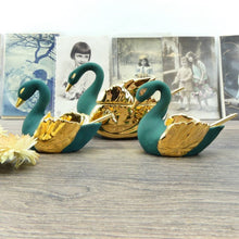 Charger l&#39;image dans la galerie, Set à condiments Limoges Salière poivrier moutardier en porcelaine luxuese vert et or