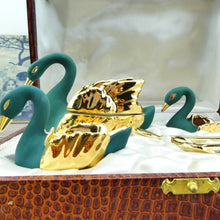Charger l&#39;image dans la galerie, Set à condiments Limoges Salière poivrier moutardier en porcelaine luxuese vert et or
