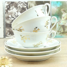 Charger l&#39;image dans la galerie, Service 6 tasses à café porcelaine de Limoges blanc avec fleurs or 1950 et pot de lait