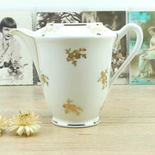 Charger l&#39;image dans la galerie, Service 6 tasses à café porcelaine de Limoges blanc avec fleurs or 1950 et pot de lait