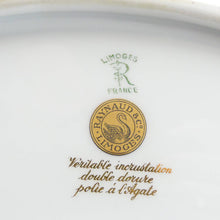 Charger l&#39;image dans la galerie, Grand plat oval Limoges Raynaud Ambassador Gold, grand de service luxueux, vaisselle de palace, vaisselle or et porcelaine blanche
