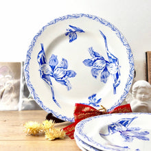 Charger l&#39;image dans la galerie, Assiettes 19e siècle Lunéville Tulipes bleues décor à quatre tulipes