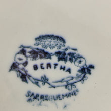 Charger l&#39;image dans la galerie, 5 assiettes Sarreguemines Bertha décor bleu 19e siècle, assiettes Bertha vintage, assiettes françaises shabby chic