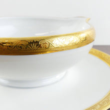 Charger l&#39;image dans la galerie, Saucière française porcelaine de Limoges et or Raynaud Ambassador Gold, vaisselle de Luxe française
