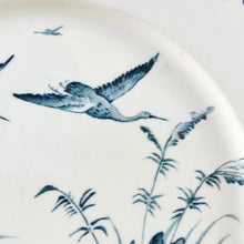 Charger l&#39;image dans la galerie, Assiette française oiseaux bleus, assiette Badonviller Nénuphar 19e siècle, oiseaux bleus