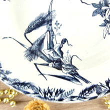 Charger l&#39;image dans la galerie, Assiette à soupe française 19e siècle Choisy le Roi HB terre de fer avec décor d’insectes et de fleurs
