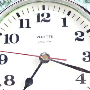 Horloge murale vintage Vedette en faïence verte