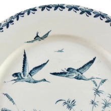 Charger l&#39;image dans la galerie, Assiette oiseaux bleus, assiette française Badonviller Nénuphar 19e siècle, oiseaux bleues et fleurs bleues, shabby chic