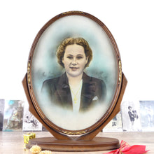 Charger l&#39;image dans la galerie, Ancien cadre en bois sur socle avec portrait jeune fille 1940