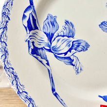 Charger l&#39;image dans la galerie, Assiettes 19e siècle Lunéville Tulipes bleues décor à quatre tulipes