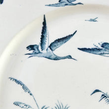 Charger l&#39;image dans la galerie, Assiette française oiseaux bleus, assiette Badonviller Nénuphar 19e siècle, oiseaux bleus