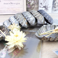 Charger l&#39;image dans la galerie, Moules vintage en fer, anciens moules à biscuits, petits moules à gâteaux 19e siècle, vieux moules