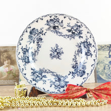 Charger l&#39;image dans la galerie, 5 assiettes Sarreguemines Bertha décor bleu 19e siècle, assiettes Bertha vintage, assiettes françaises shabby chic