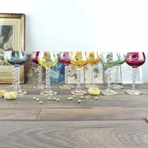Lot de 6 verres à vin en cristal de Bohême gravés avec un décor végétal