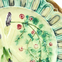 Charger l&#39;image dans la galerie, Assiette à asperges 19e siècle décor en relief, ancienne assiette à asperges colorée, assiette murale ancienne