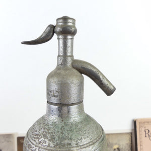 Ancien siphon de bar verre et métal 19e siècle, grande bouteille siphon bleu armature en métal vintage