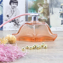 Charger l&#39;image dans la galerie, Ensemble de toilette salle de bain verre rose 1950 décor vintage rose, set de parfum vintage