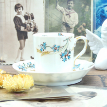 Charger l&#39;image dans la galerie, Tasses à café Limoges 19e siècle E.Bourgeois porcelaine, anciennes tasses à café française